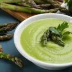 RICA RECETA DE COMO PREPARAR  UNA SOPA DE ESPARRAGOS