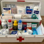 COMO ORGANIZAR  UNA CAJA DE PRIMEROS AUXILIOS