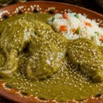 PREPARANDO UN DELICIOSO MOLE VERDE