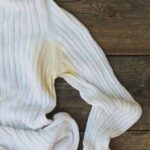 COMO QUITAR LASMANCHAS BLANCAS DEL DESOSDORANTE EN TU ROPA
